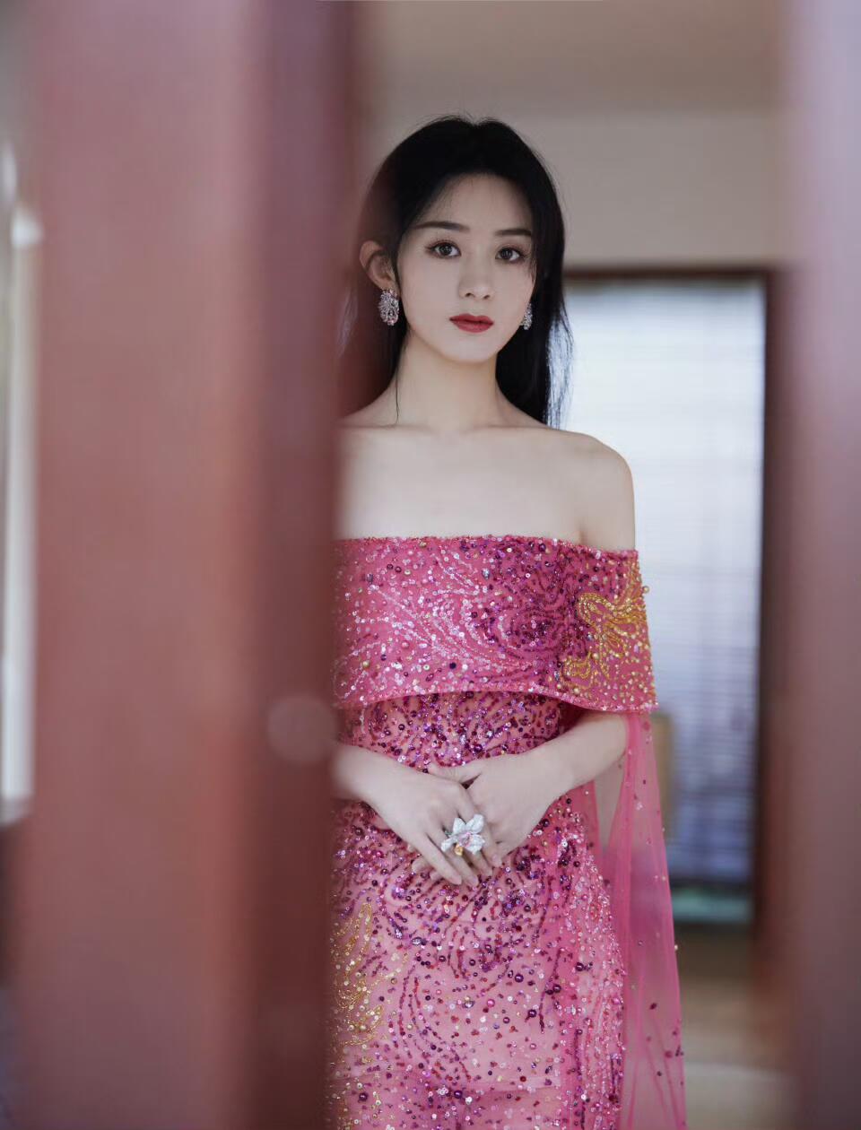 赵丽颖，神秘又优雅