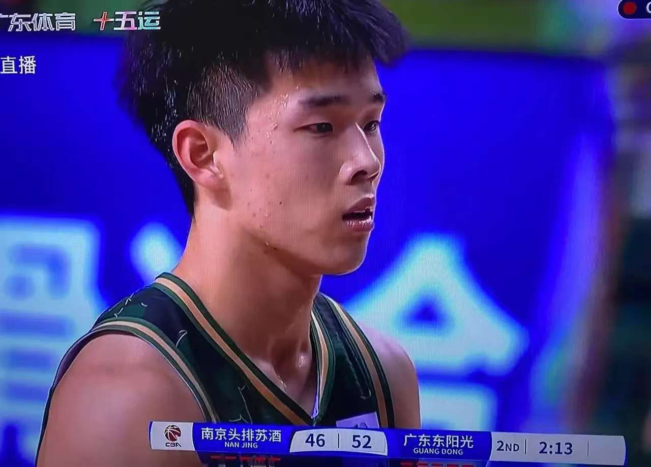 贵州这位球迷的话，总结非常到位！就好比打电子竞技，职业就是职业，主播就是主播。主