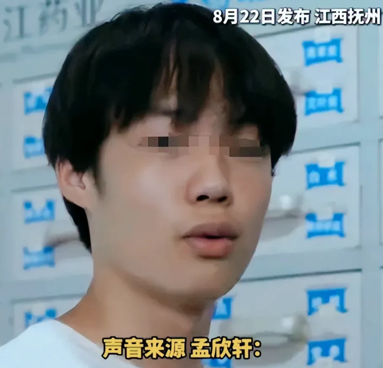 2024年江西，一大爷倒地众人袖手旁观，危急关头，一名17岁男孩挺身而出，结果却