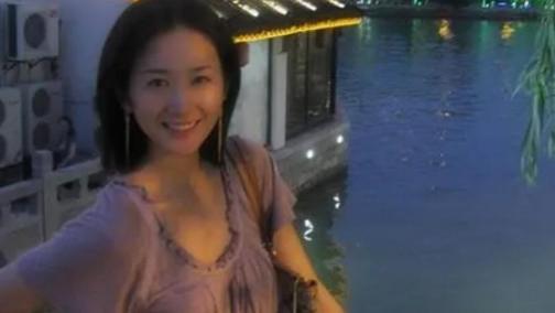 姐弟双星记：李玥的幕后人生与秦俊杰的璀璨星途