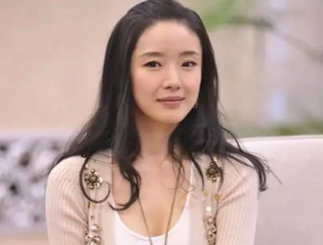 被张艺谋力捧,却与富豪卷款61亿逃亡国外,永不回国!现在如何(张艺谋94年)-第13张图片-九妖电影 被张艺谋力捧,却与富豪卷款61亿逃亡国外,永不回国!现在如何(张艺谋94年)-第13张图片-九妖电影