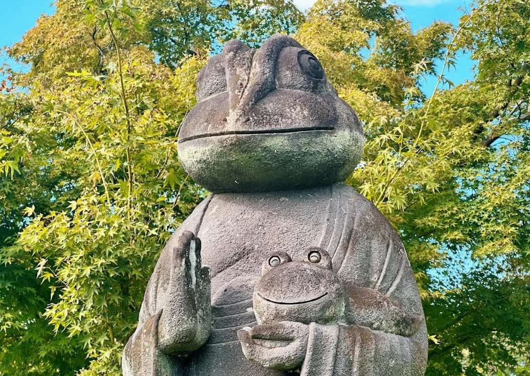 日本人真有意思，就喜欢这些稀奇古怪的东西。
我之前去过日本寺庙玩的时候发现，他们