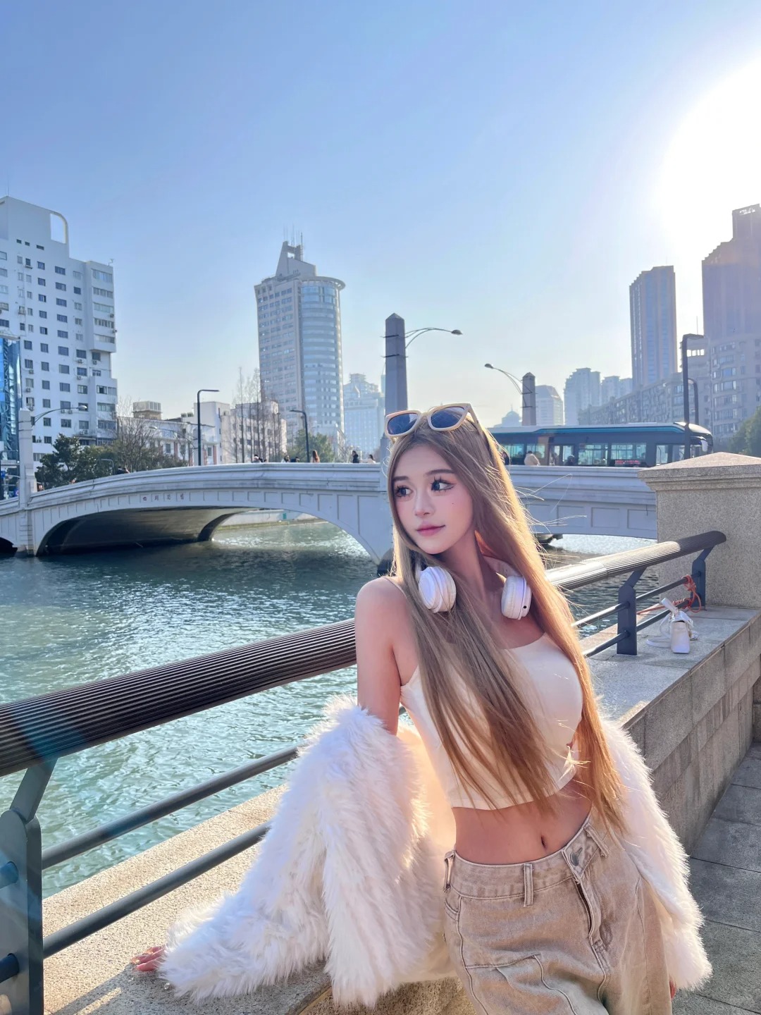 当阳光碰上金发
乍浦路桥太好拍啦#金发