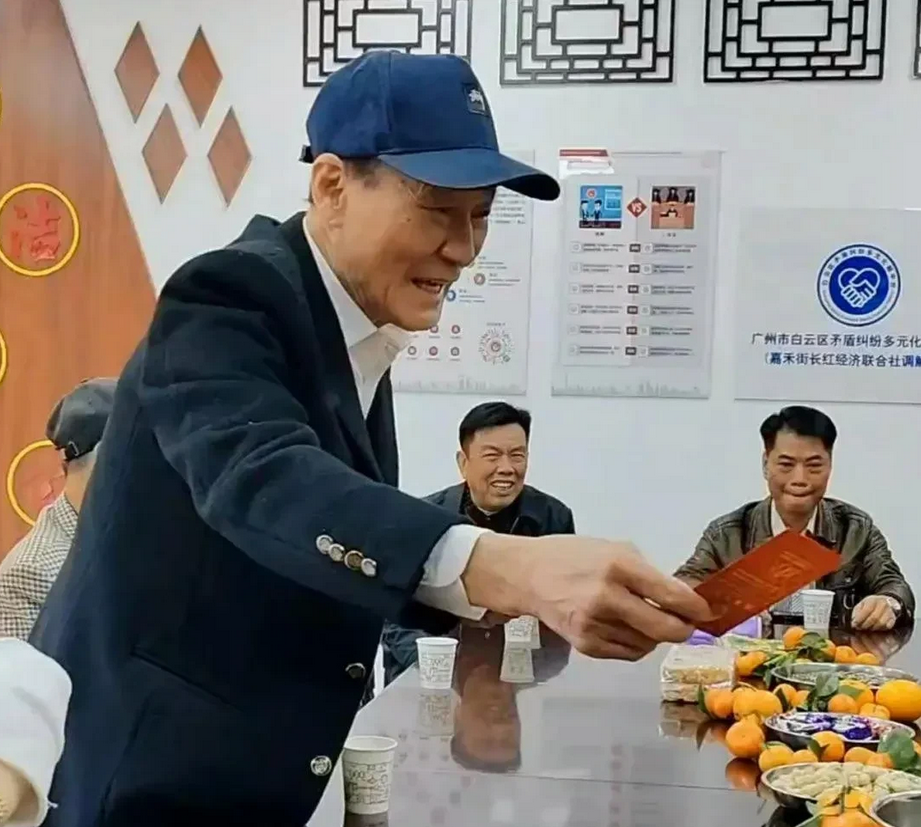 陈惠敏在一个访谈节目中被问了这样一个问题：“你有多久没有回家乡了？”

陈慧敏说