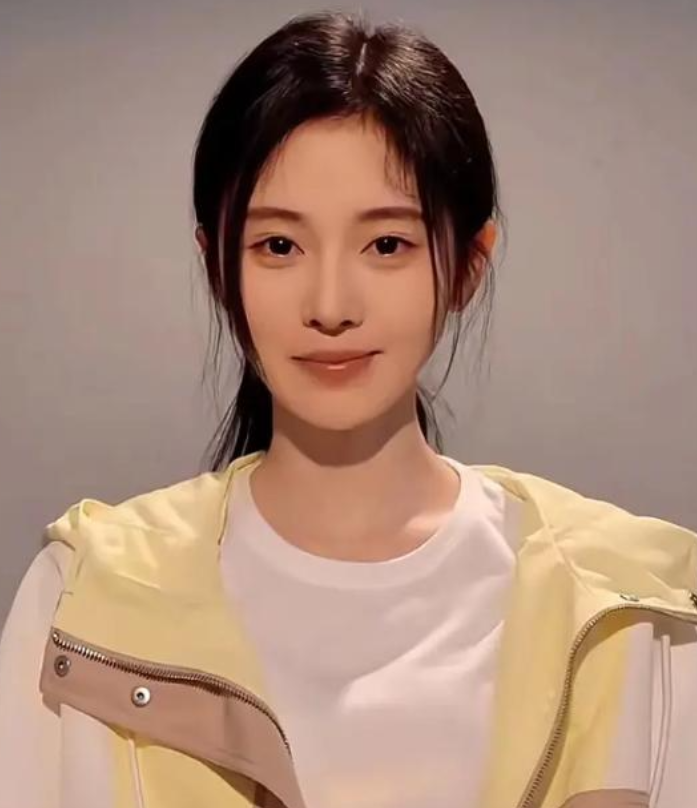 鞠婧祎的脸又变了？感觉下巴有点像杨幂了...