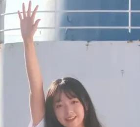 太揪心了！四川，男子工作时结识做兼职的女大学生，多次示爱遭拒后，他拿棍棒到女生家