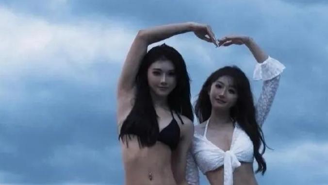 泳装照撞脸网红，肯豆风写真被嘲P图过度，这是要做吴柳芳第二吗？
