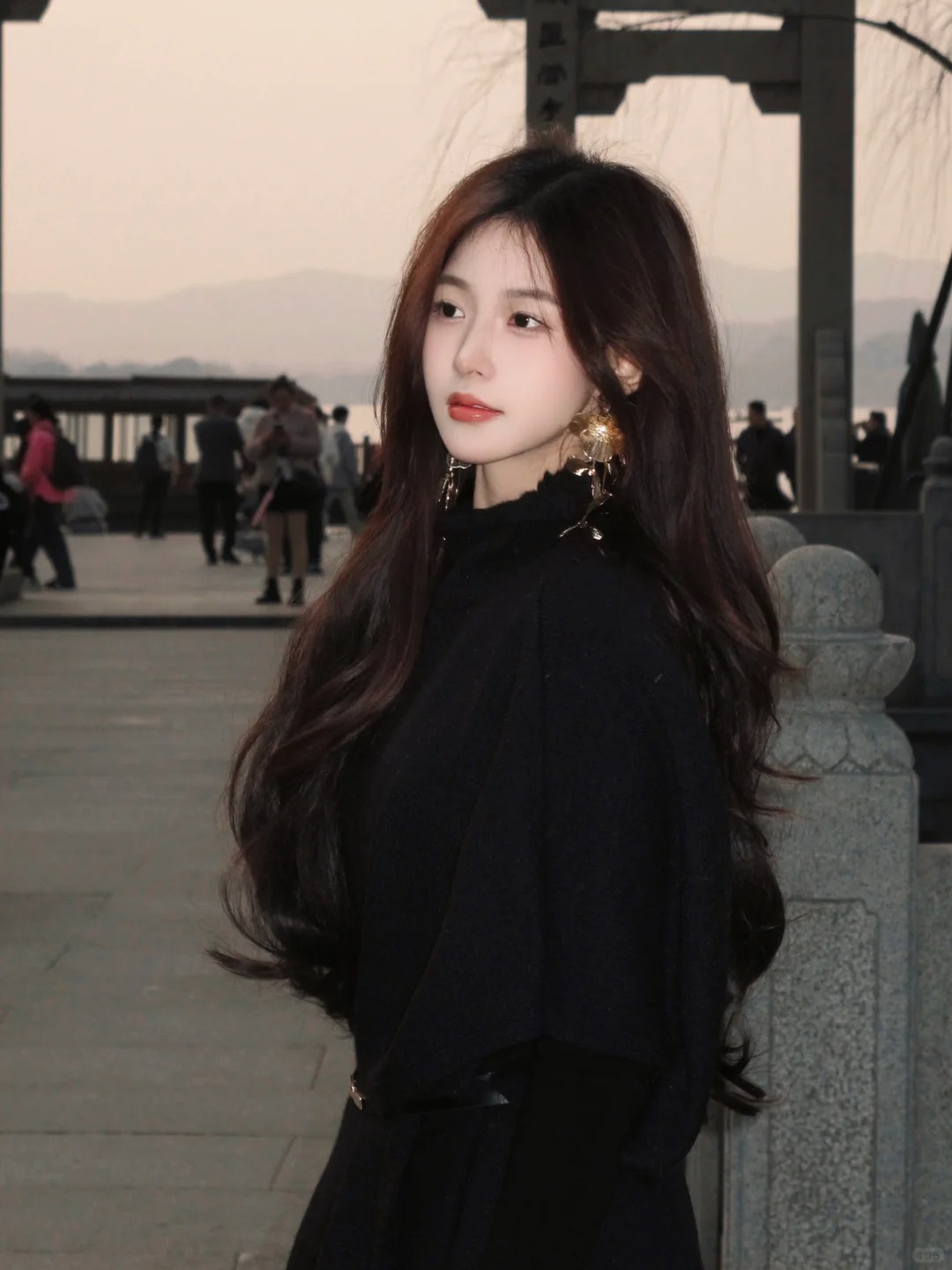 朋友说今天像清冷感大女主
-
又去逛西湖了 g12是我本命相机没错了
带纯黑眼珠