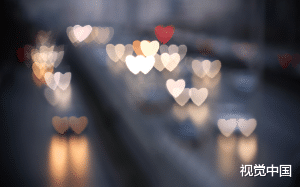 我可能熬夜改论文出现幻觉了。昨天才遇到一个心动对象。 没多久就被人抓着衣角喊妈