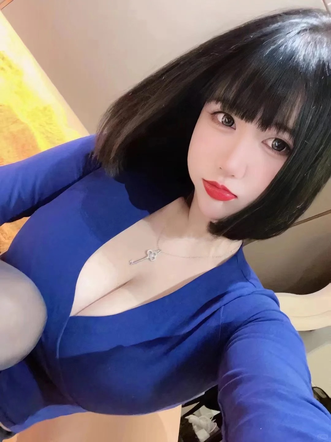 𝑷𝑳𝑶𝑮//💙🤍
#换个新发型
#微胖女孩穿搭
#每日穿搭 #真的很