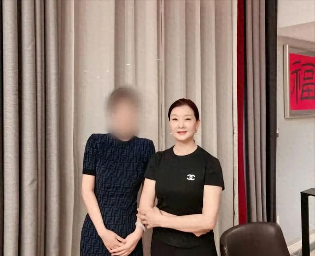 宋祖英近况罕见曝光住北京豪宅身材丰腴，年近60皮肤光滑不显老-第1张图片-九妖电影