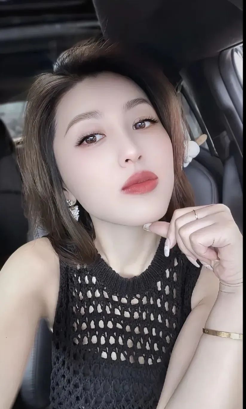 男人一定要记住了，用钱换来的爱那不是爱。只是说明女的确认了你愿意为她花钱，并且很