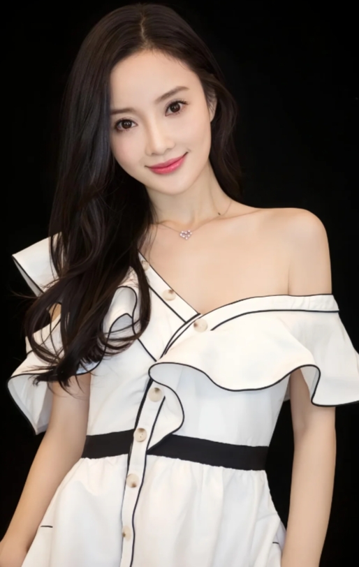 李小璐容颜清丽脱俗