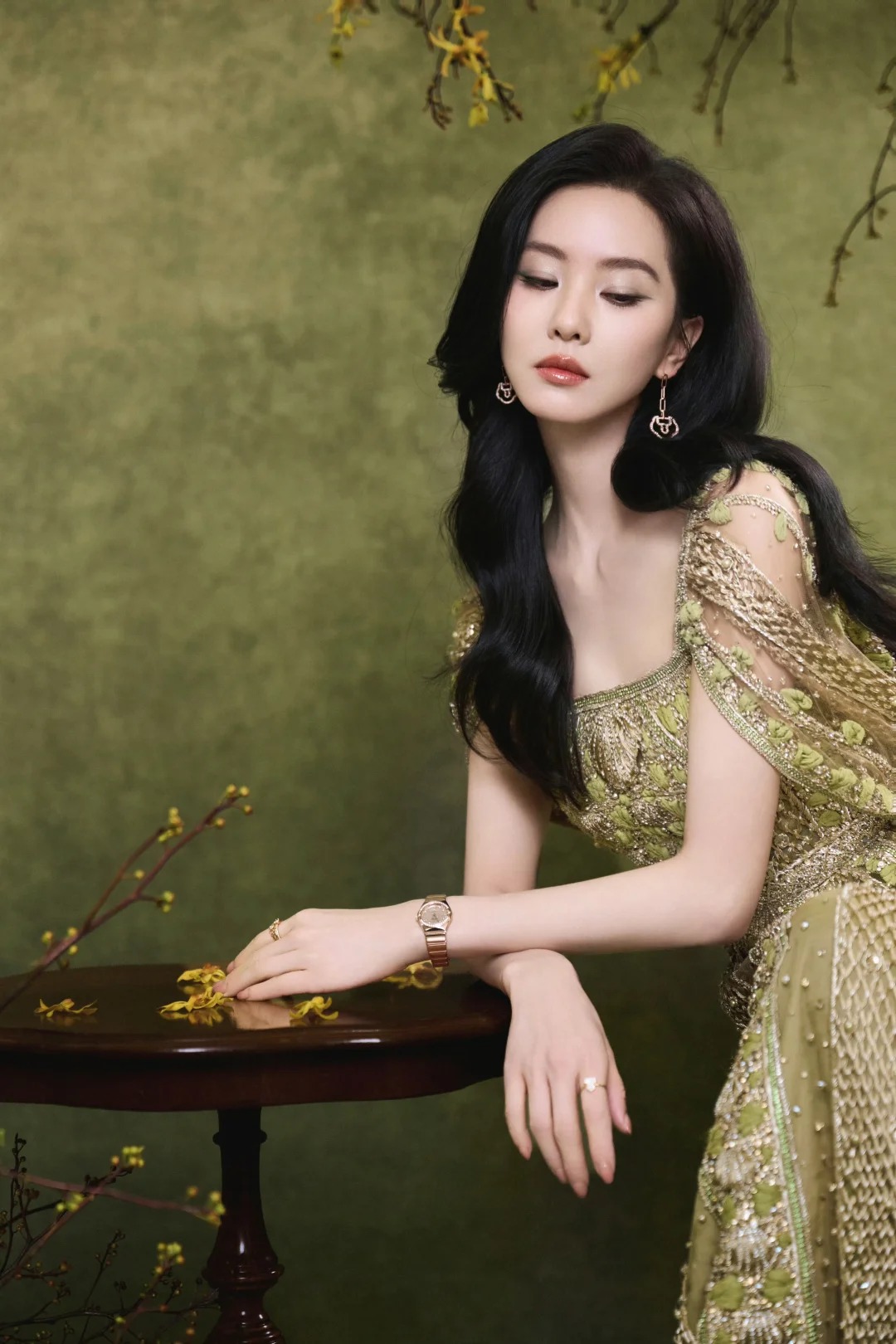 尖叫之夜礼服节选
你pick谁
状态都好好啊
有些妆造可能差点意思
果然明星不是