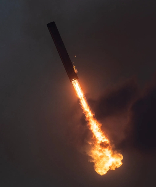 要不是中国人发明了筷子，马斯克不一定能想到筷子夹火箭的创意。SpaceX“星舰”