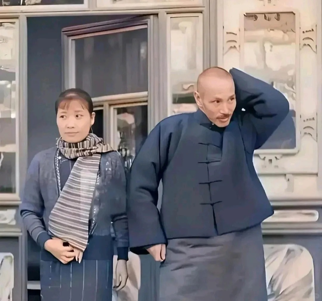 大家不要被电视剧骗了，这才是真实的蒋介石与宋美龄！并没有影视剧里那种气场与威严，