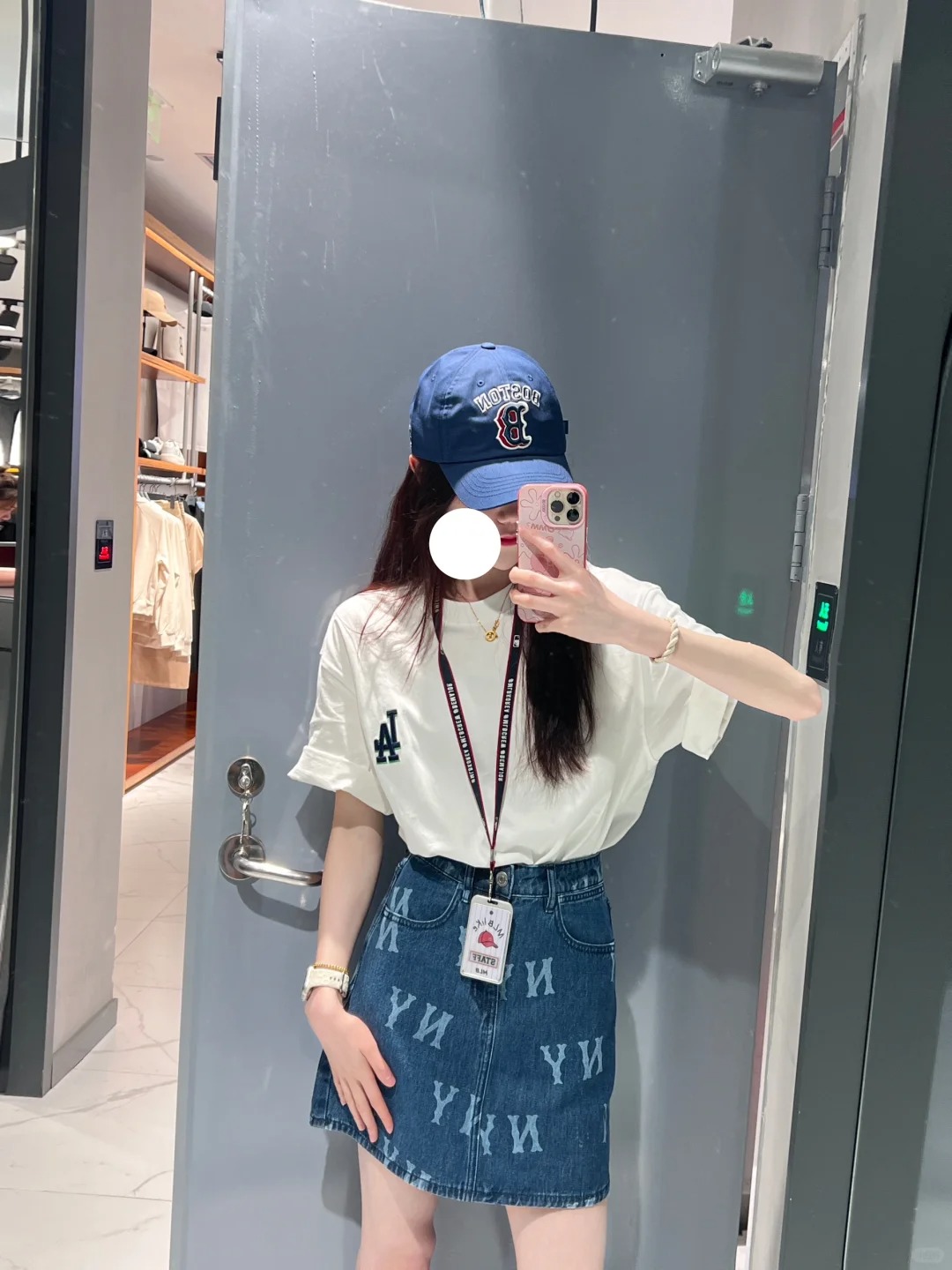 MLB工作服！！可以选虞书欣同款耶
真的好幸福啊！自己喜欢的衣服可以当工作服！不