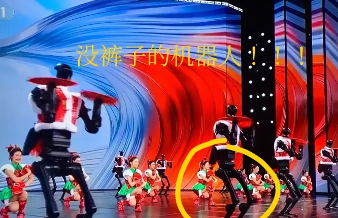 2025年春节晚会最尴尬的4个人；
1，岳云鹏，现场观众回复岳云鹏一句话，建议岳