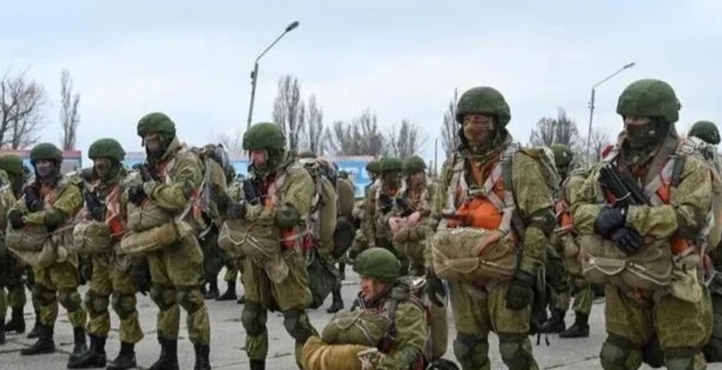 乌防长无奈说出现实：朝鲜士兵很能打，第一仗无一人伤亡
朝鲜士兵开始进入库尔斯克作