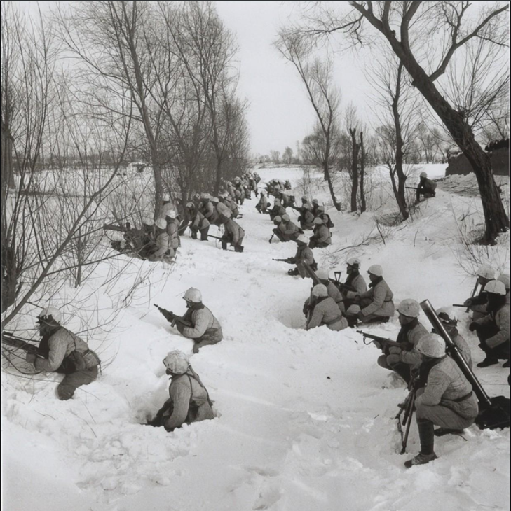 今天不吹不黑，讲讲解放前国军的几个优点:

1，阵地战防御能力极强，就蹲坑本事来