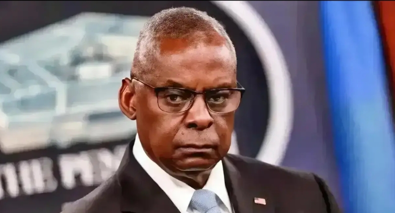 美国航母又被攻击了！
胡塞武装又干大事了，逮住美国杜鲁门号航空母舰一顿打啊。不光