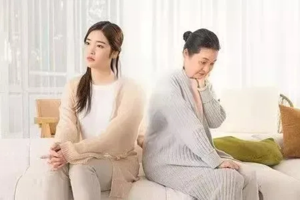 湖南，女子嫁人之后，娘家拆迁分了4套房。作为对女子的补偿，娘家分给女子一套。不成