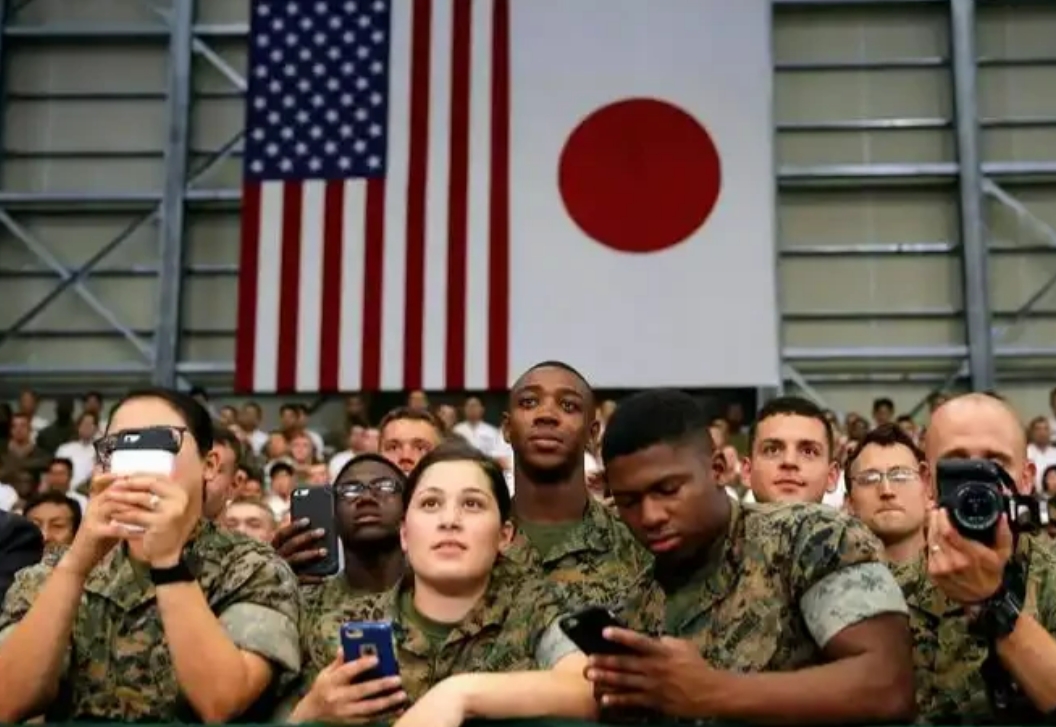 再碰底线！就在中方表达了奉陪到底的态度后，美国以一种不能容忍的方式做出了回应。台