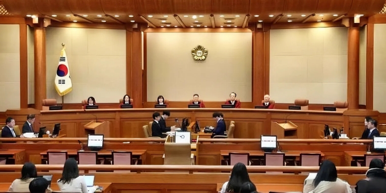 尹锡悦审判结束
当地时间14日，韩国宪法法院召开第一次辩论，但由于总统尹锡悦并未