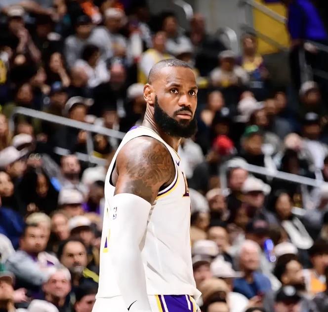 詹姆斯比谁都清楚！剩余职业生涯想要夺冠几乎不可能了！

第一，詹姆斯现在就是享受