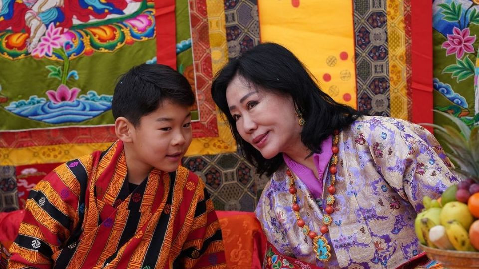 《不丹王后吉增・佩玛出席开光典礼：王室中的温情与责任传承》