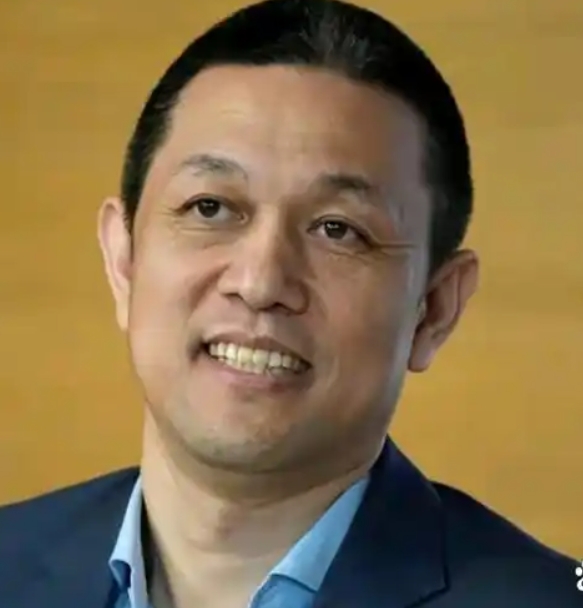 蔚来的换电模式能否成功咱先不说，起码李斌说的这句话没毛病。
他说电车和燃油车不一