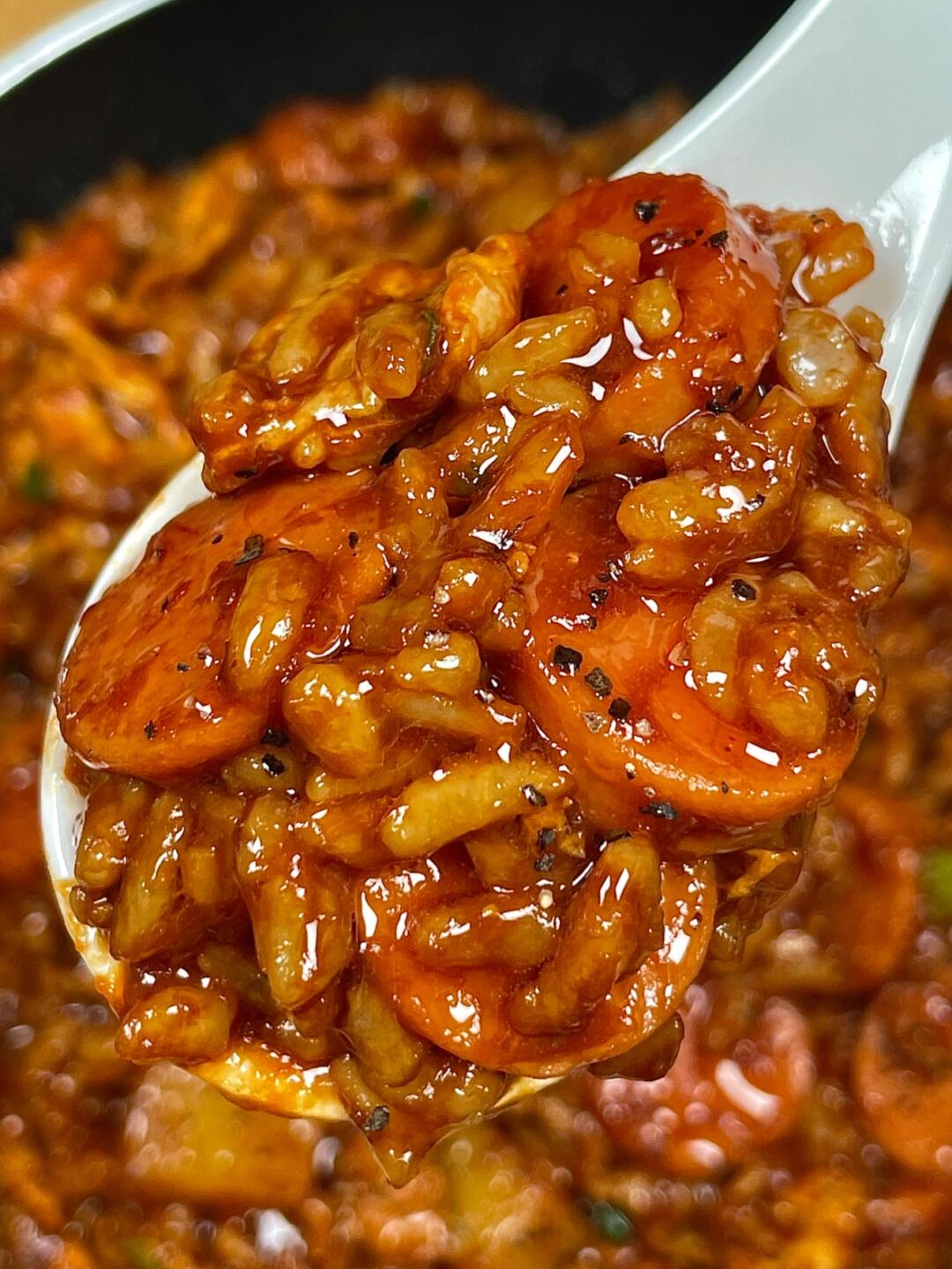 糖醋土豆鸡蛋烩饭，巨香哇！
米饭喷香软糯，酱汁浓郁包裹着梅粒米饭，一口一口嘎嘎去