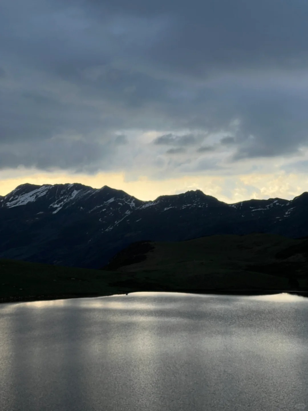 5月九顶山，人少景美，可冲！
5月18号首发团去的，2天1夜。
其实，上山和下山