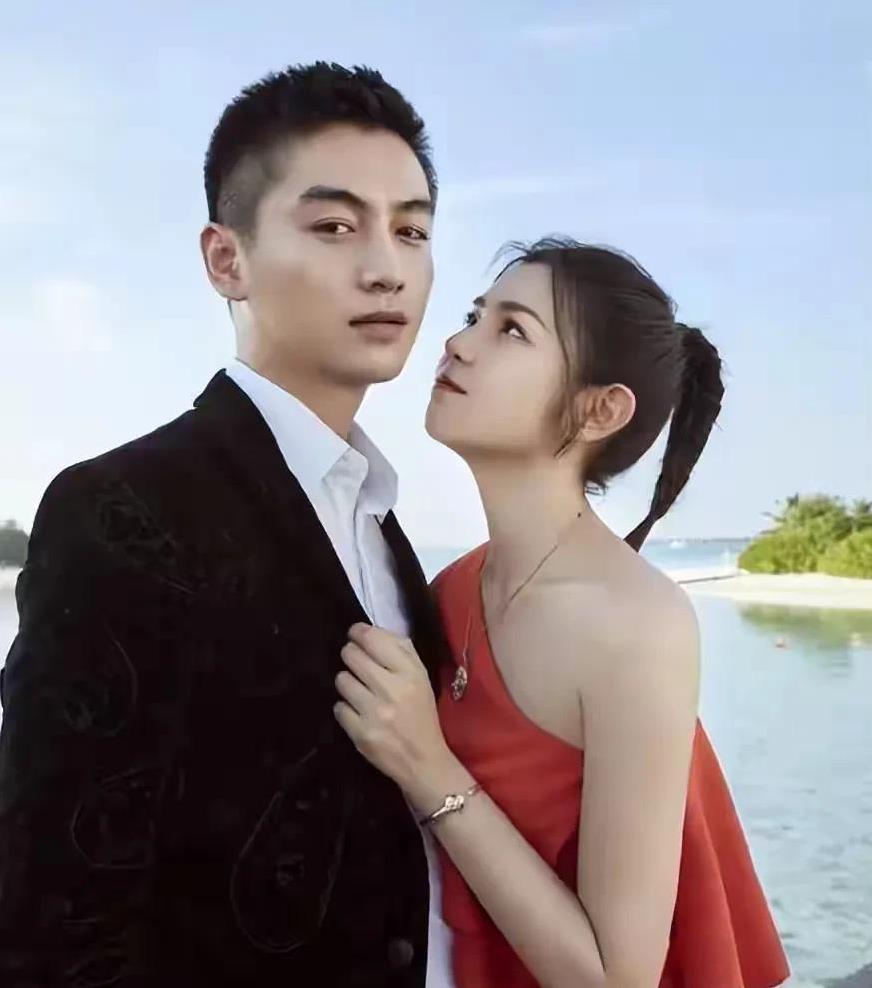 陈晓和陈妍希离婚传闻闹得沸沸扬扬的，真相如何只有当事人清楚，只要不官宣，我们只有