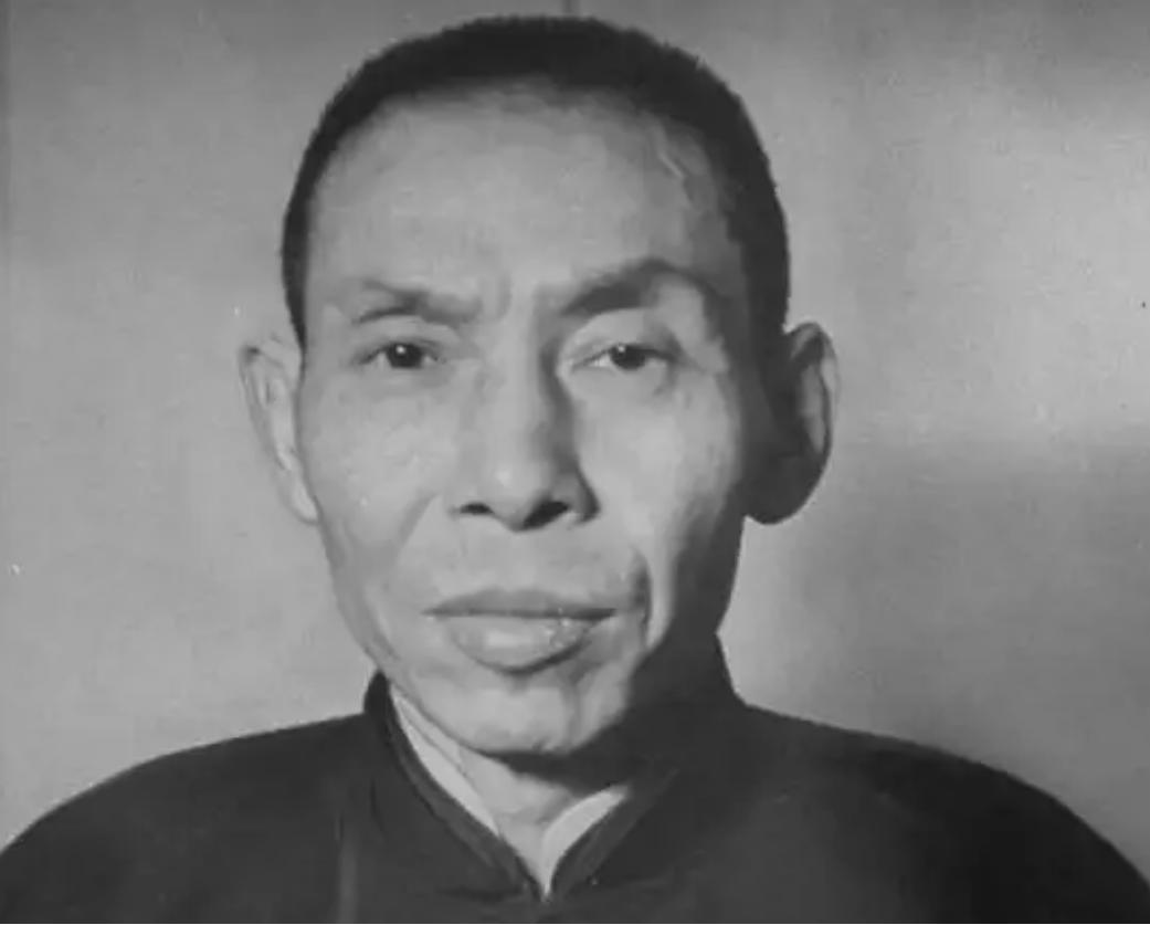 1941年，重庆街头，刚刚走出银行的青帮大佬杜月笙，就被绑架了，面对绑匪提出的4