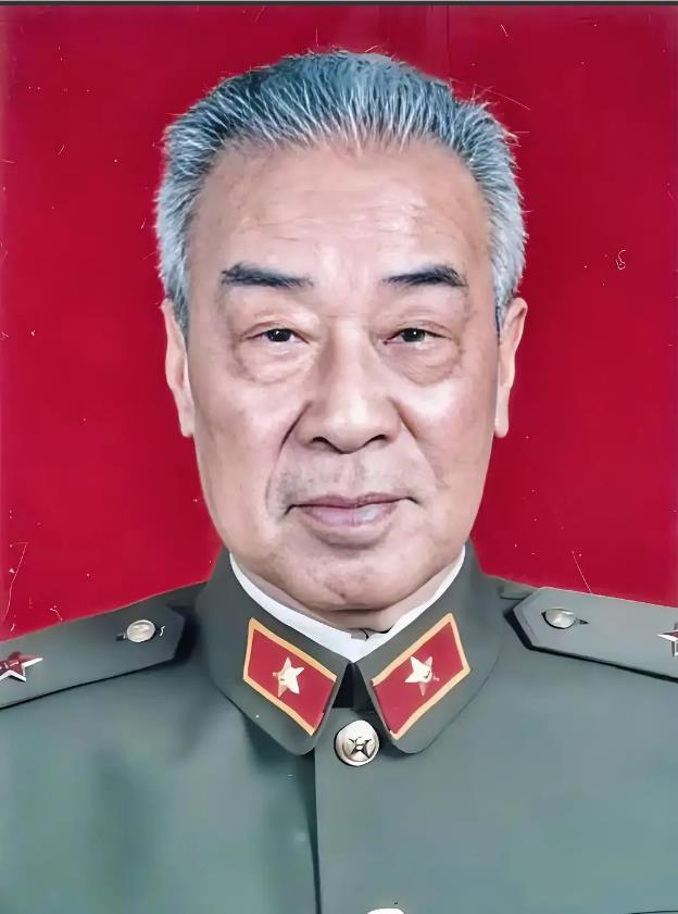 他是在电影《南征北战》中因饰演“张连长”成名。
他也是八一电影制片厂的导演。
他