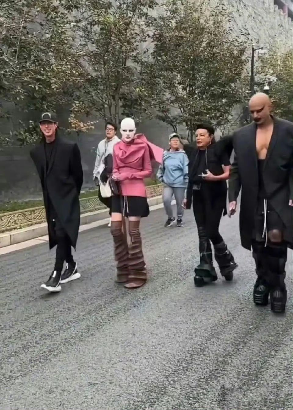 太潮了有点欣赏不来