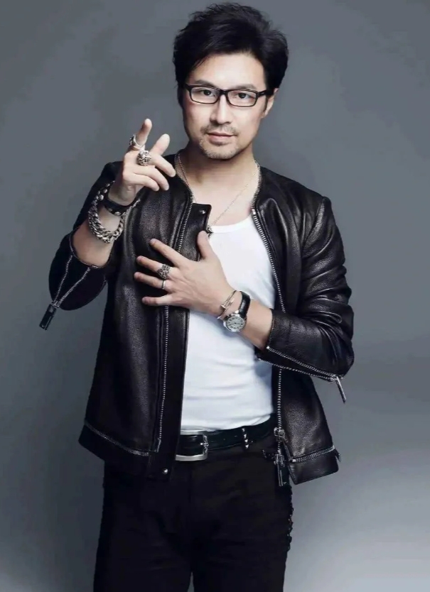 汪峰新恋情引热议：爱情还是炒作？