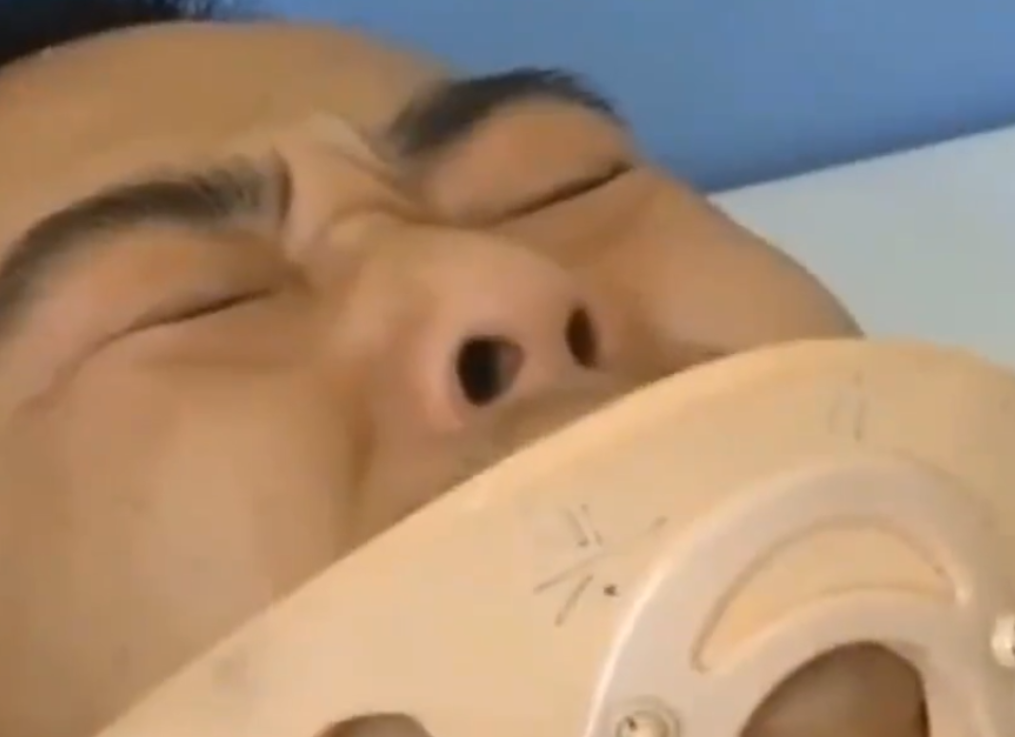 “救了只白眼狼！”2015年，吉林一保安徒手接下从4楼跳楼的女孩，全身骨折陷入昏