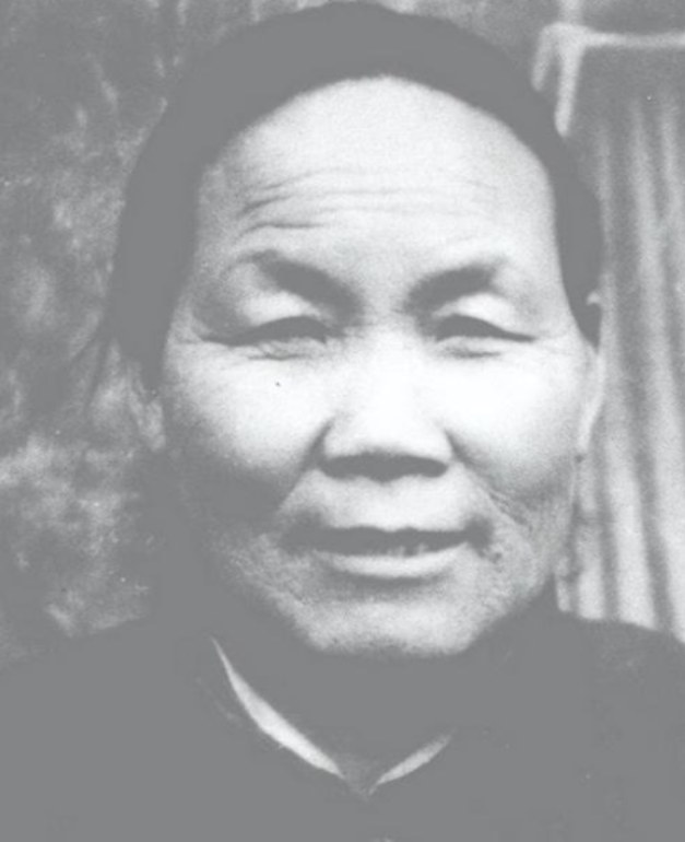 1940年，山东，八路军敲开了一位大娘的门，大娘热情地招待了八路军战士，看着热气