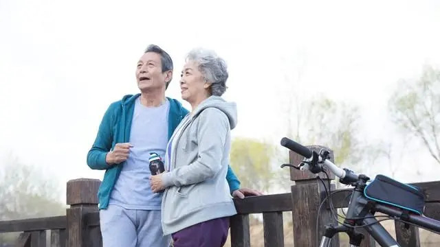 高温持续，65岁以上老年人请注意这种血压问题，比高血压更危险！