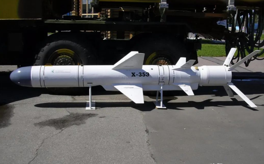 越南近年来在南沙群岛的填海造岛活动显著加速，规模远超过去四十年，其中巴克加拿大礁