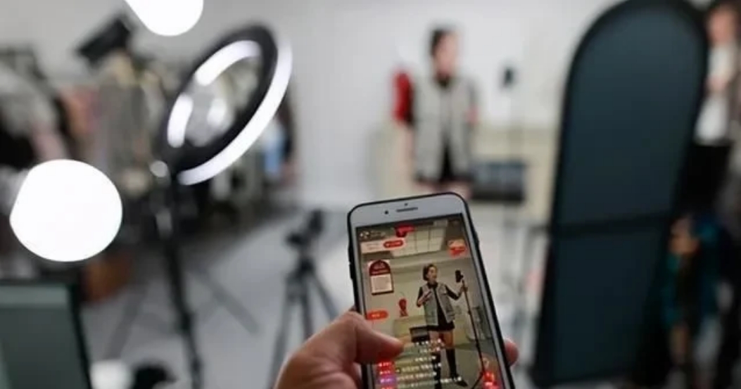 “想白嫖？”辽宁沈阳，一已婚男子，偷偷瞒着妻子，给女主播打赏17万元。不料被妻子