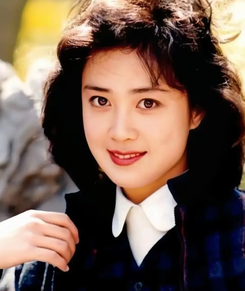 她好美啊，不仅长的漂亮，演技也好，演什么像什么，是八十年代很多男人的梦中情人。尤