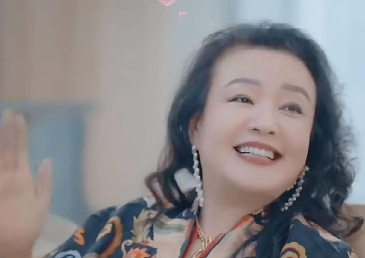  
 
 
张兰前夫这辈子过得是真舒坦！年轻时靠父母养，离婚后前妻和儿子接着养。