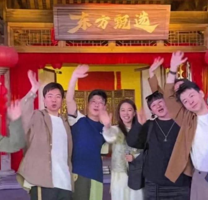 陪伴宇辉走过风走过雨走过磨难的丈母娘，以亲人般的温暖支持鼓励宇辉艰难前行。
 