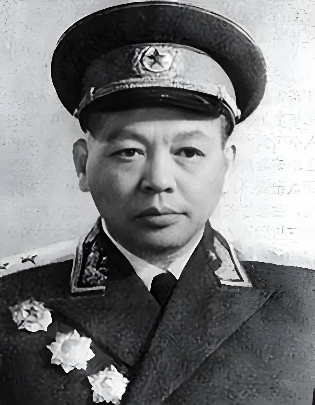 1950年10月，开国中将曾国华忙完了手头工作后，踏上了回家的归程，看着周遭的一