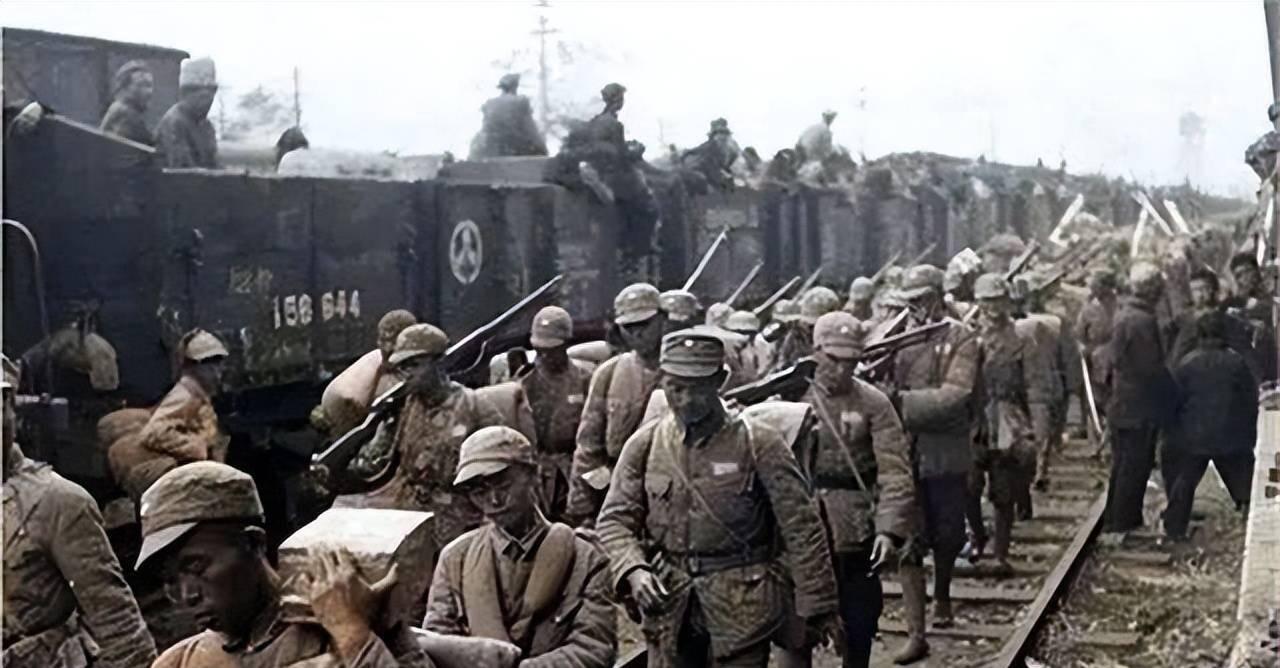 1948年11月12日夜，解放军从东西两个主攻方向对黄百韬第7兵团第44军发起进
