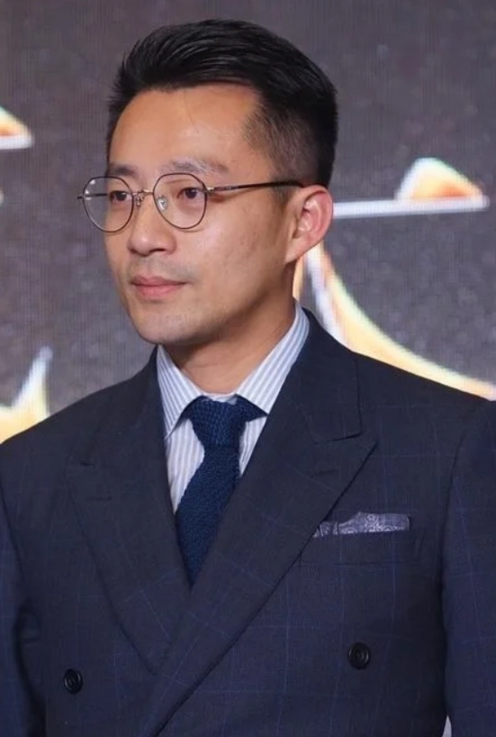 汪小菲：摆脱家庭阴影，担起父亲责任