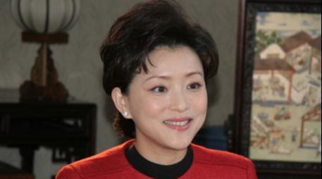 1994年， 富豪吴征斥资500万买下一艘游艇，把有夫之妇杨澜邀到游艇大胆表白。